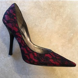 BRAND NEW - GUESS HEELS 👠